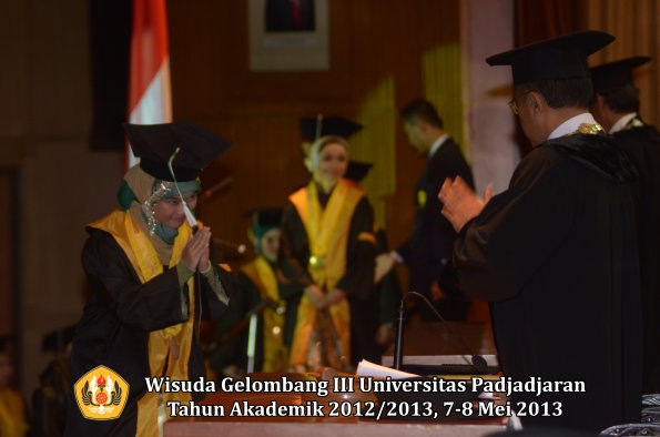 wisuda-unpad-gel-iii-ta-2012_2013-fakultas-pertanian-oleh-rektor-043