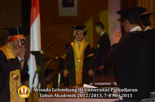 wisuda-unpad-gel-iii-ta-2012_2013-fakultas-pertanian-oleh-rektor-045