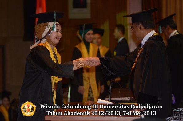 wisuda-unpad-gel-iii-ta-2012_2013-fakultas-pertanian-oleh-rektor-046