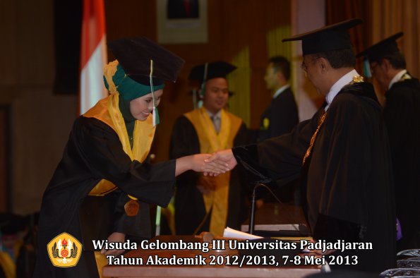 wisuda-unpad-gel-iii-ta-2012_2013-fakultas-pertanian-oleh-rektor-047