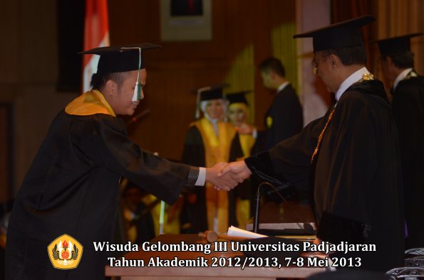 wisuda-unpad-gel-iii-ta-2012_2013-fakultas-pertanian-oleh-rektor-048