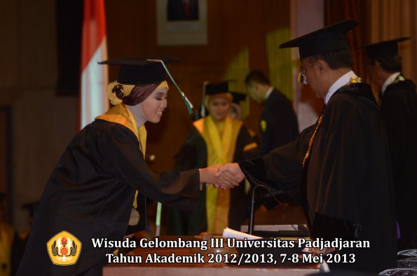 wisuda-unpad-gel-iii-ta-2012_2013-fakultas-pertanian-oleh-rektor-050