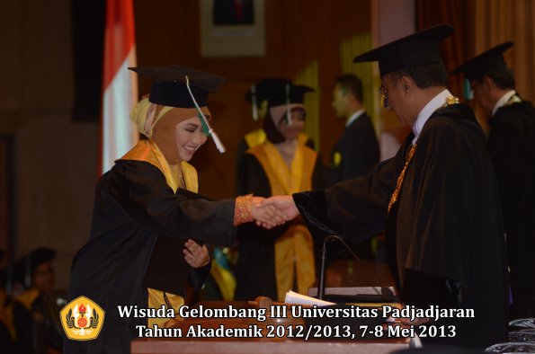 wisuda-unpad-gel-iii-ta-2012_2013-fakultas-pertanian-oleh-rektor-051