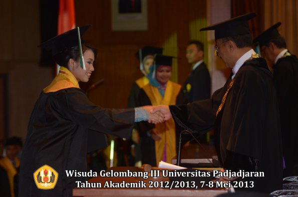 wisuda-unpad-gel-iii-ta-2012_2013-fakultas-pertanian-oleh-rektor-054