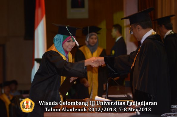 wisuda-unpad-gel-iii-ta-2012_2013-fakultas-pertanian-oleh-rektor-055