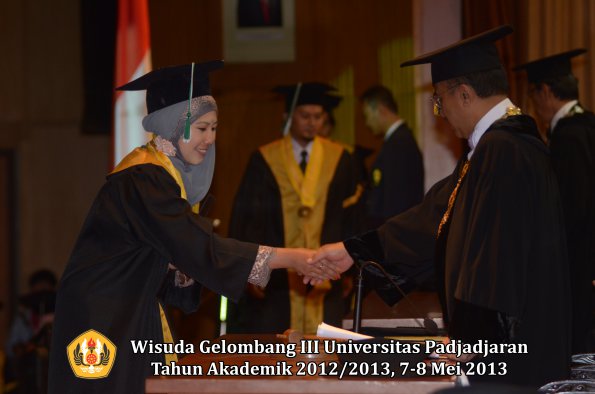 wisuda-unpad-gel-iii-ta-2012_2013-fakultas-pertanian-oleh-rektor-056