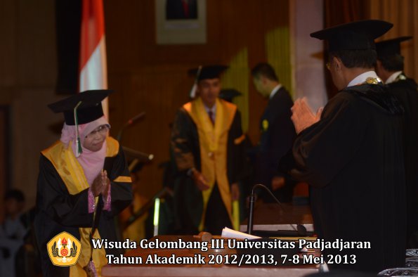 wisuda-unpad-gel-iii-ta-2012_2013-fakultas-pertanian-oleh-rektor-061