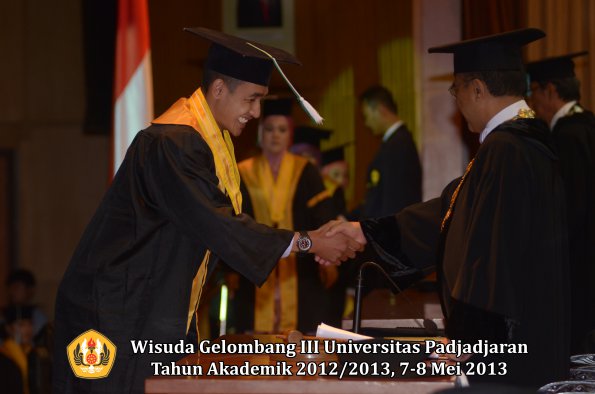 wisuda-unpad-gel-iii-ta-2012_2013-fakultas-pertanian-oleh-rektor-062