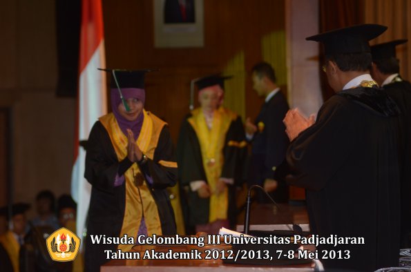 wisuda-unpad-gel-iii-ta-2012_2013-fakultas-pertanian-oleh-rektor-064