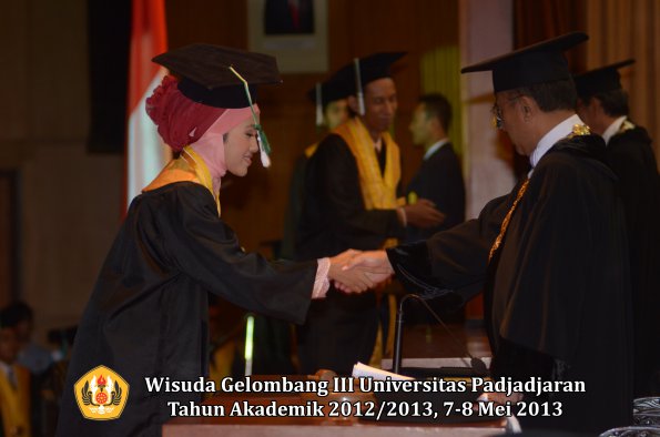 wisuda-unpad-gel-iii-ta-2012_2013-fakultas-pertanian-oleh-rektor-065