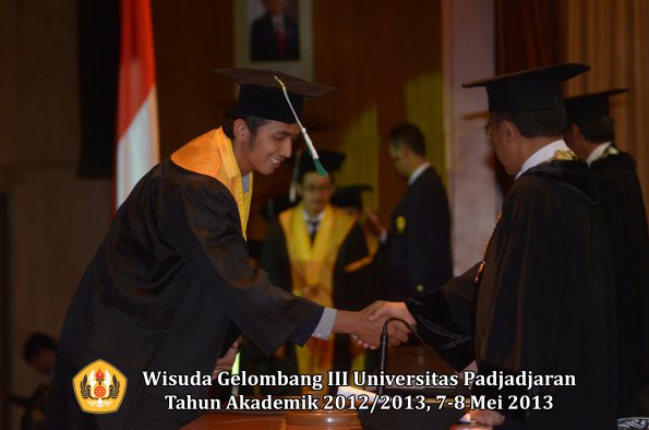 wisuda-unpad-gel-iii-ta-2012_2013-fakultas-pertanian-oleh-rektor-067