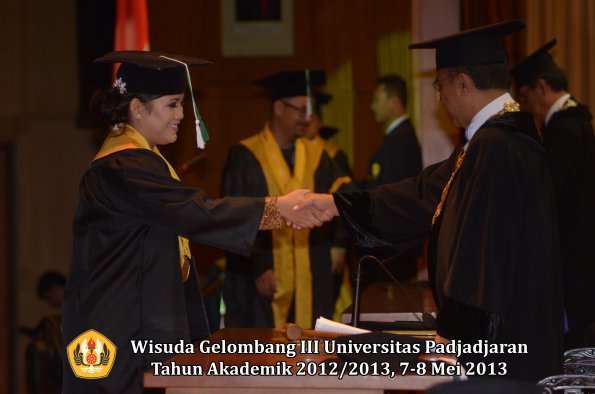 wisuda-unpad-gel-iii-ta-2012_2013-fakultas-pertanian-oleh-rektor-069