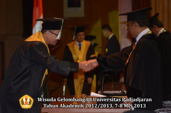 wisuda-unpad-gel-iii-ta-2012_2013-fakultas-pertanian-oleh-rektor-070