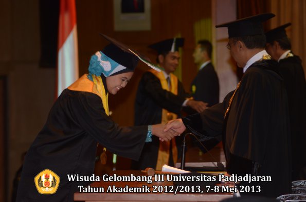 wisuda-unpad-gel-iii-ta-2012_2013-fakultas-pertanian-oleh-rektor-072