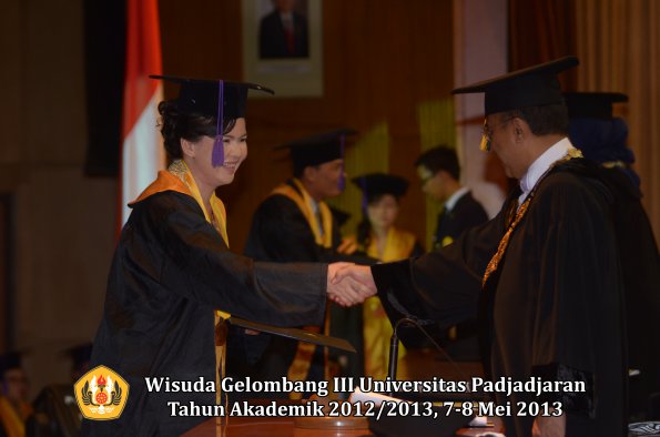 wisuda-unpad-gel-iii-ta-2012_2013-fakultas-psikologi-oleh-rektor-003