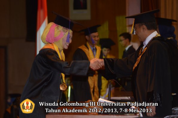 wisuda-unpad-gel-iii-ta-2012_2013-fakultas-psikologi-oleh-rektor-016