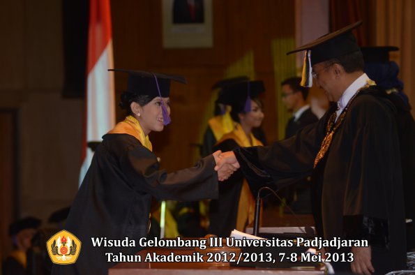 wisuda-unpad-gel-iii-ta-2012_2013-fakultas-psikologi-oleh-rektor-019