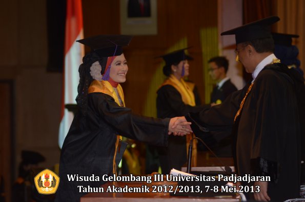 wisuda-unpad-gel-iii-ta-2012_2013-fakultas-psikologi-oleh-rektor-021