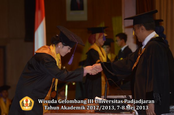 wisuda-unpad-gel-iii-ta-2012_2013-fakultas-psikologi-oleh-rektor-022