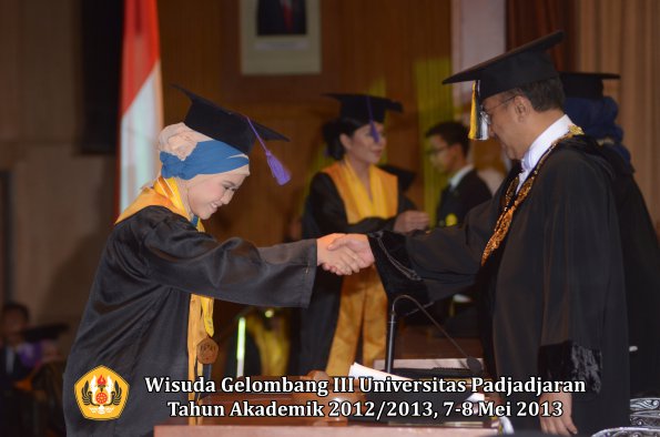 wisuda-unpad-gel-iii-ta-2012_2013-fakultas-psikologi-oleh-rektor-024