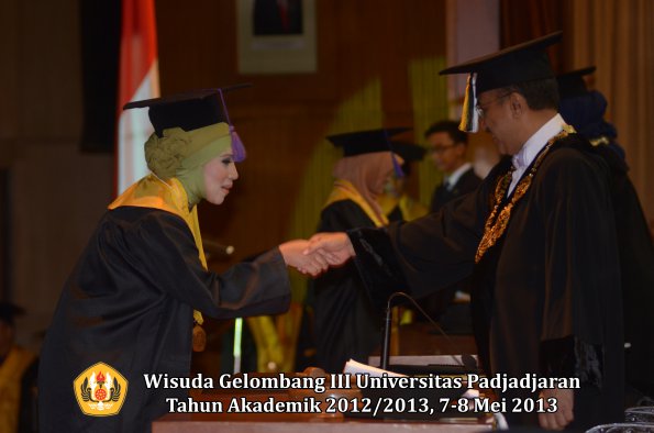 wisuda-unpad-gel-iii-ta-2012_2013-fakultas-psikologi-oleh-rektor-026