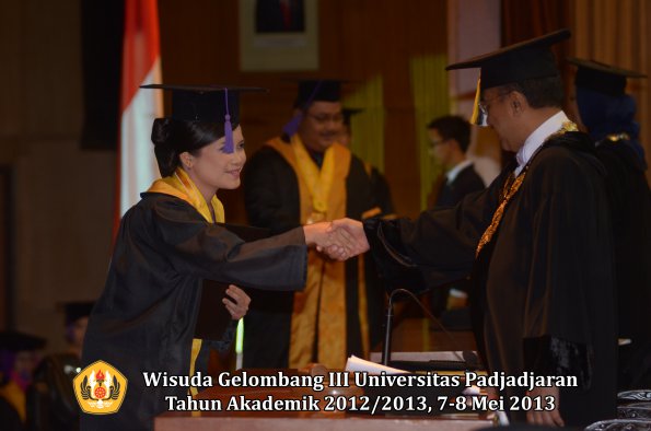 wisuda-unpad-gel-iii-ta-2012_2013-fakultas-psikologi-oleh-rektor-033