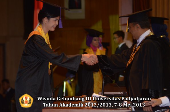 wisuda-unpad-gel-iii-ta-2012_2013-fakultas-psikologi-oleh-rektor-039