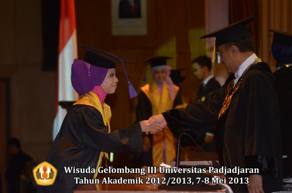 wisuda-unpad-gel-iii-ta-2012_2013-fakultas-psikologi-oleh-rektor-040