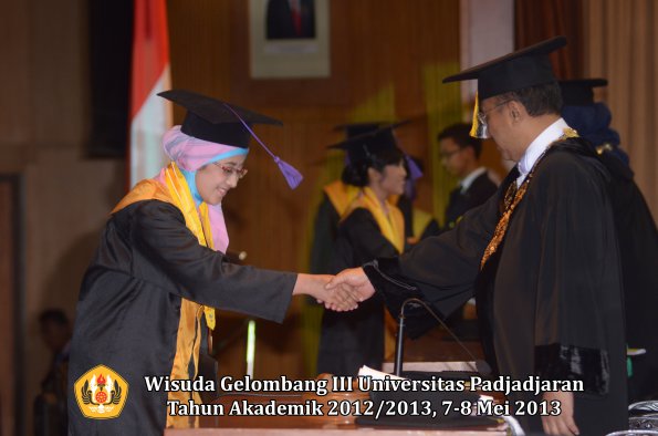 wisuda-unpad-gel-iii-ta-2012_2013-fakultas-psikologi-oleh-rektor-041