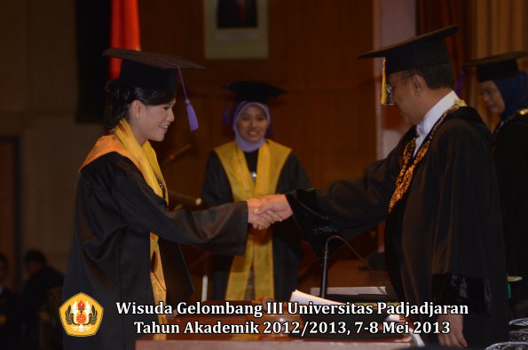 wisuda-unpad-gel-iii-ta-2012_2013-fakultas-psikologi-oleh-rektor-043