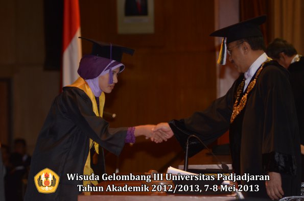 wisuda-unpad-gel-iii-ta-2012_2013-fakultas-psikologi-oleh-rektor-044