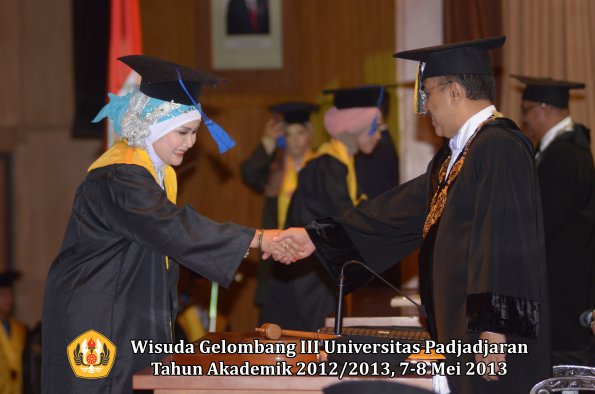 wisuda-unpad-gel-iii-ta-2012_2013-fakultas-isip-oleh-rektor-001