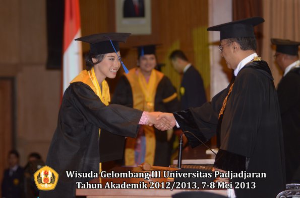 wisuda-unpad-gel-iii-ta-2012_2013-fakultas-isip-oleh-rektor-065