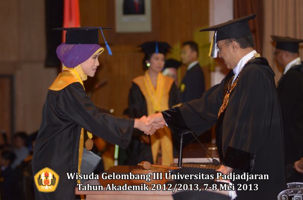 wisuda-unpad-gel-iii-ta-2012_2013-fakultas-isip-oleh-rektor-126
