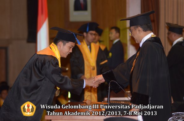 wisuda-unpad-gel-iii-ta-2012_2013-fakultas-isip-oleh-rektor-142