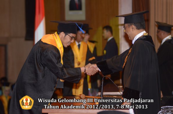 wisuda-unpad-gel-iii-ta-2012_2013-fakultas-isip-oleh-rektor-143