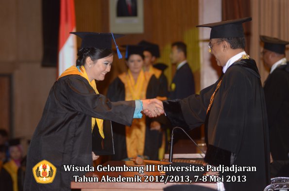 wisuda-unpad-gel-iii-ta-2012_2013-fakultas-isip-oleh-rektor-147