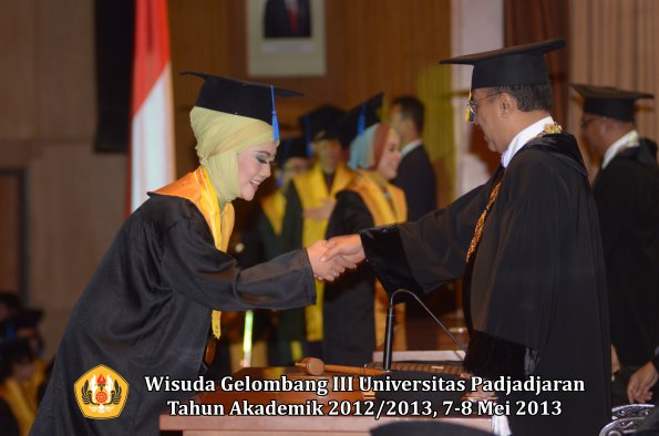 wisuda-unpad-gel-iii-ta-2012_2013-fakultas-isip-oleh-rektor-151