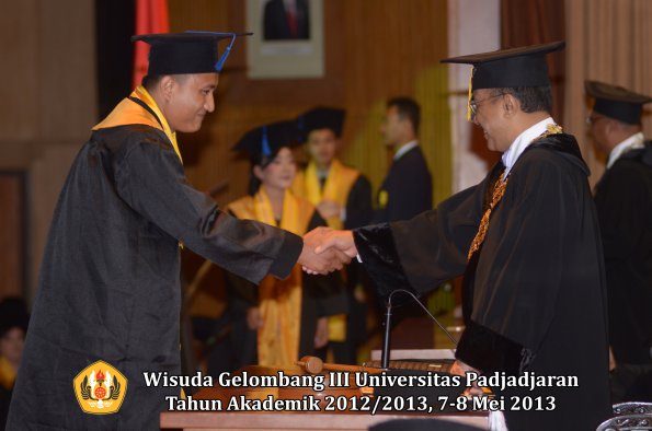 wisuda-unpad-gel-iii-ta-2012_2013-fakultas-isip-oleh-rektor-157