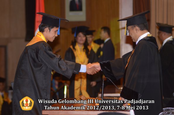 wisuda-unpad-gel-iii-ta-2012_2013-fakultas-isip-oleh-rektor-162