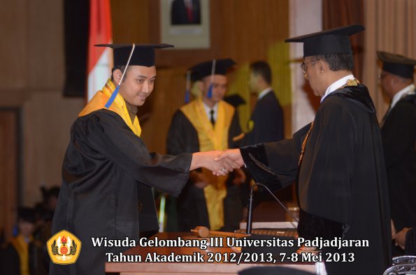 wisuda-unpad-gel-iii-ta-2012_2013-fakultas-isip-oleh-rektor-192