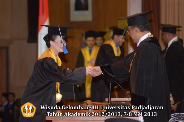 wisuda-unpad-gel-iii-ta-2012_2013-fakultas-isip-oleh-rektor-201