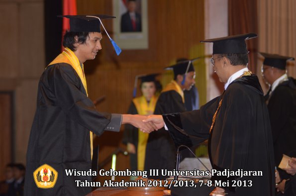 wisuda-unpad-gel-iii-ta-2012_2013-fakultas-isip-oleh-rektor-204