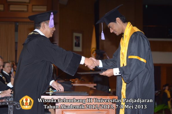 wisuda-unpad-gel-iii-ta-2012_2013-fakultas-kedokteran-gigi-oleh-dekan-128