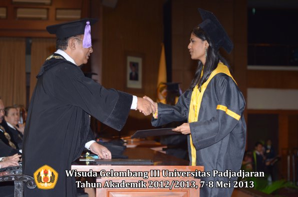 wisuda-unpad-gel-iii-ta-2012_2013-fakultas-kedokteran-gigi-oleh-dekan-130