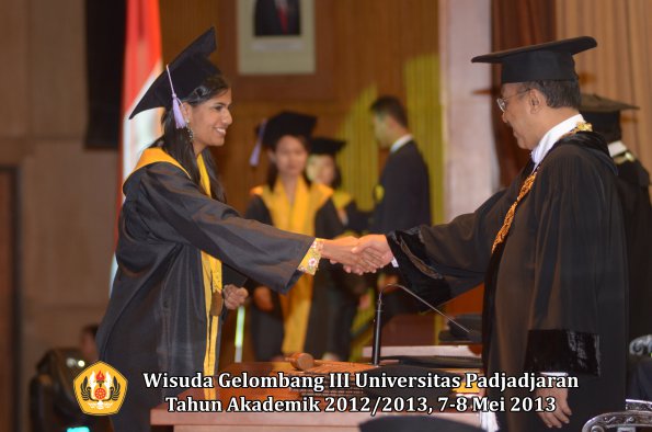 wisuda-unpad-gel-iii-ta-2012_2013-fakultas-kedokteran-gigi-oleh-rektor-130