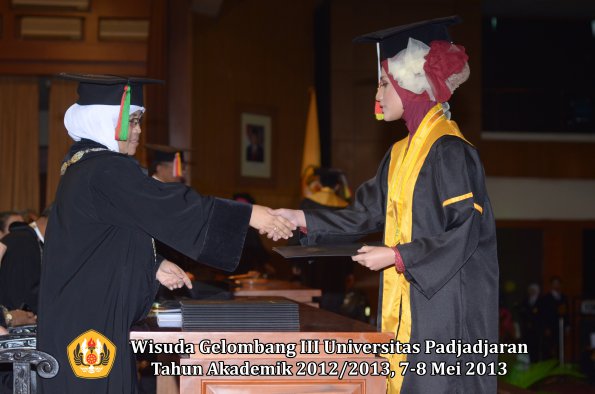 wisuda-unpad-gel-iii-ta-2012_2013-fakultas-mipa-oleh-dekan-100