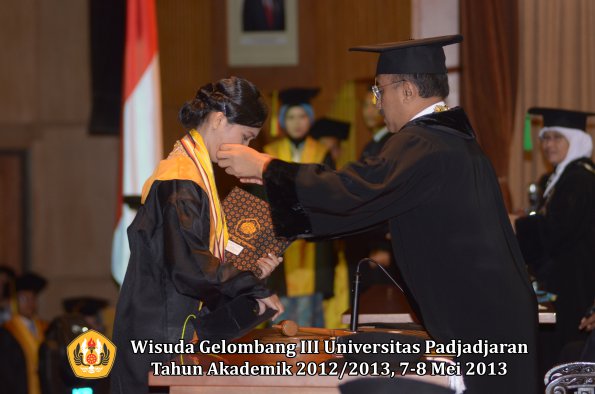 wisuda-unpad-gel-iii-ta-2012_2013-fakultas-mipa-oleh-rektor-003