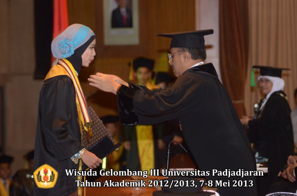 wisuda-unpad-gel-iii-ta-2012_2013-fakultas-mipa-oleh-rektor-006