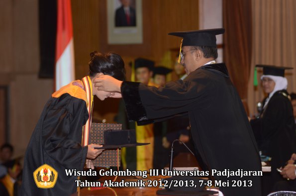 wisuda-unpad-gel-iii-ta-2012_2013-fakultas-mipa-oleh-rektor-012